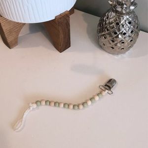 gratefully green paci clip